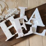 "HELLA" stílusú dekor betűk bármilyen névvel